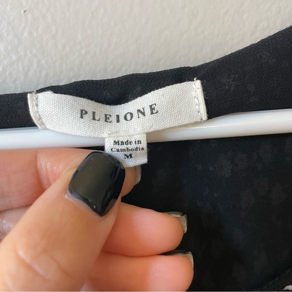 Women’s Pleione Black Pleated Chiffon Top with White Floral Pattern size M - Picture 5 of 7